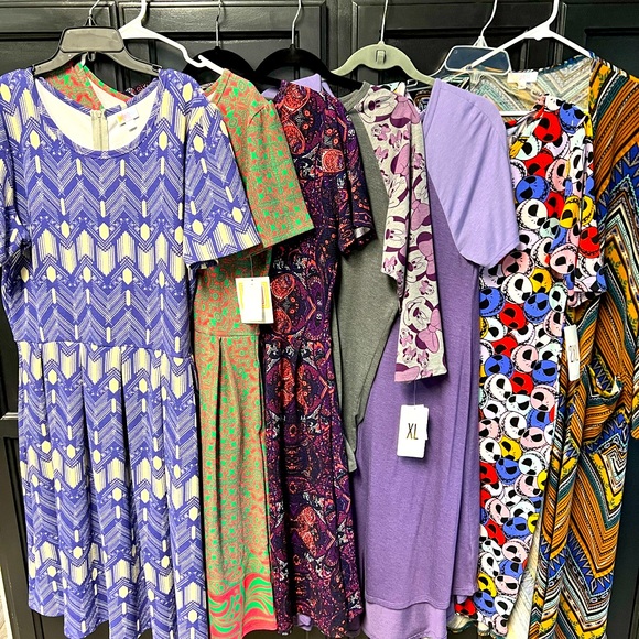 Lularoe bundle. Includes 3 Amelia's, 1 Randy, 1 Julia, 1 Carlie, and 1 Sarah - Picture 1 of 8